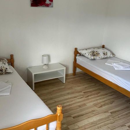 Apartman Malekin Leilighet Prozor Eksteriør bilde